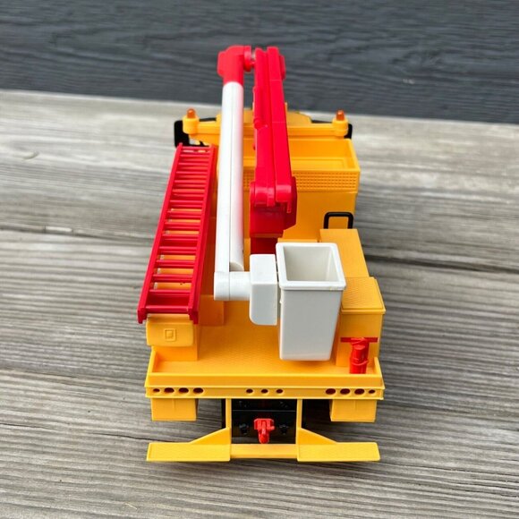 11" DG PRODUCTIONS -1995-1-1 Empire Electric Utility Bucket Truck - Picture 8 of 16